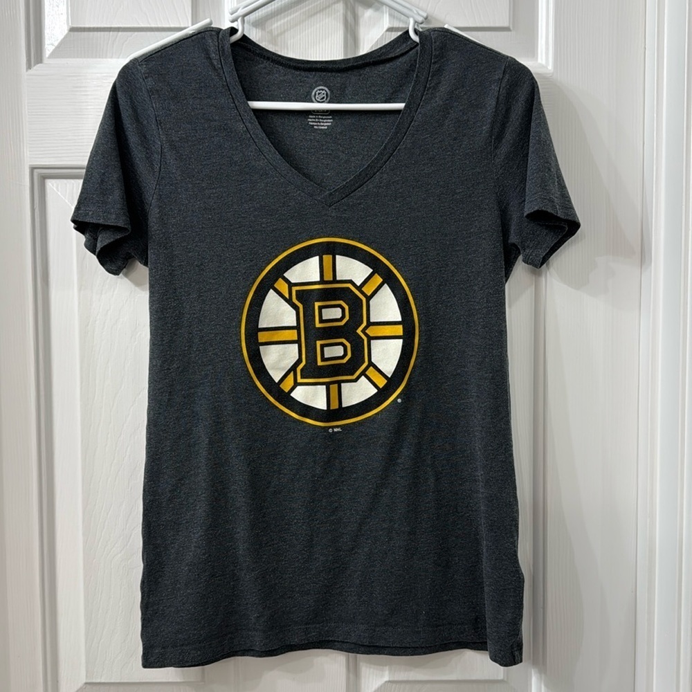 NHL Boston Bruins v neck shirt heather gray in small (T2)